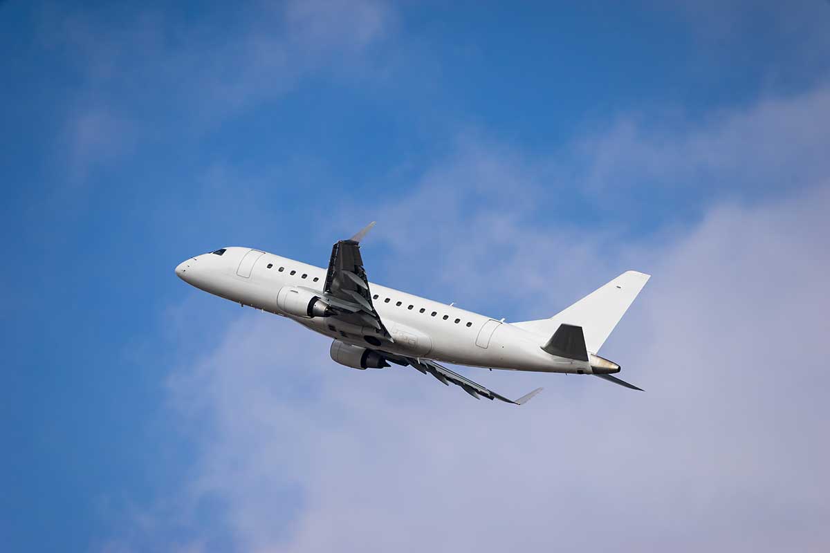 Zoom sur l'avion Embraer E-jet 170 : un modèle phare pour les compagnies aériennes