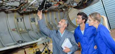 Devenir mécanicien aéronautique : compétences requises, formations et perspectives de carrière