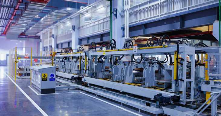 Quels sont les métiers impliqués dans le transfert industriel d'une usine ou d'une ligne de production ?